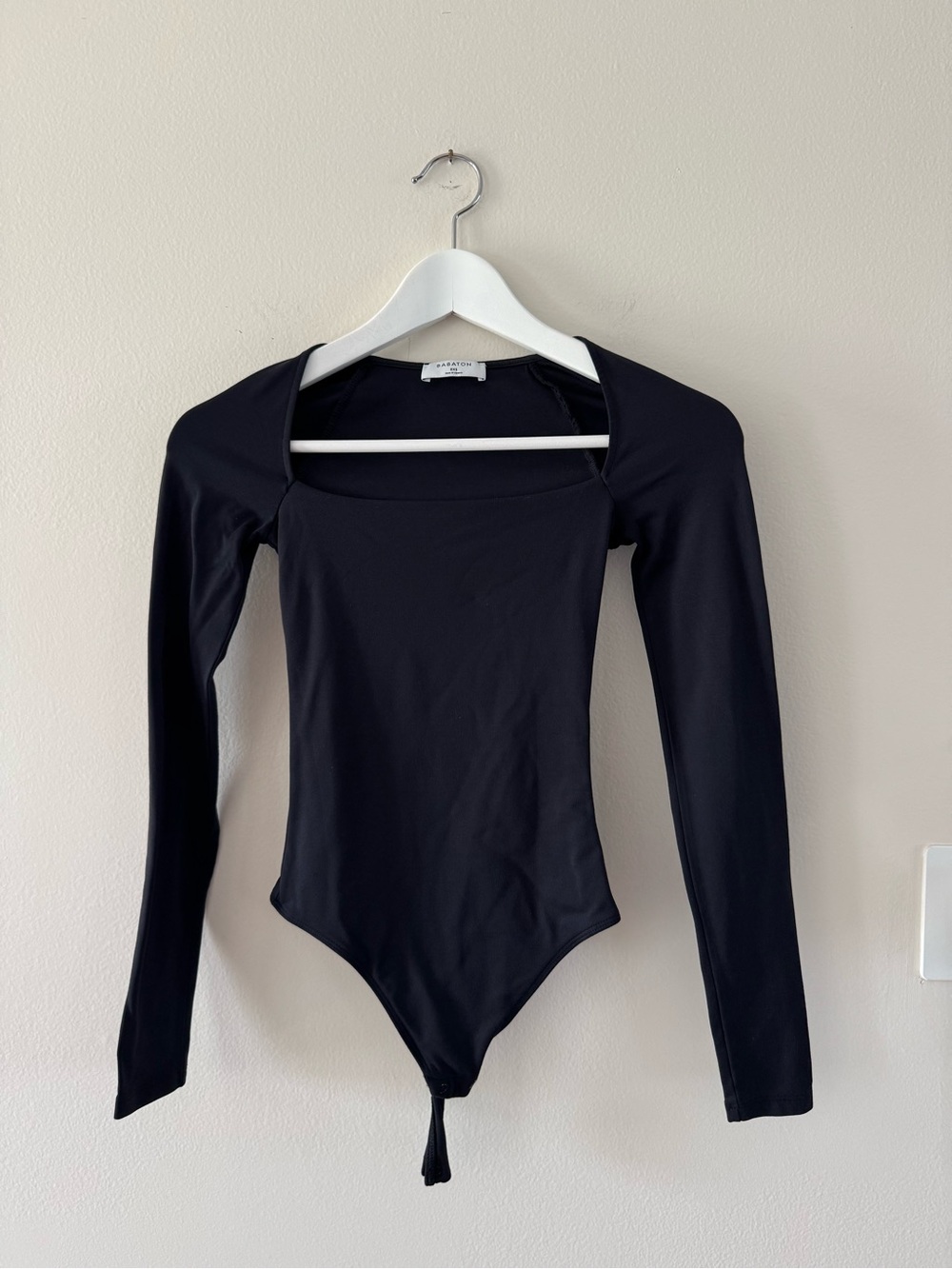Aritzia Babaton Contour: Black Square-Neck Long Sleeve Bodysuit